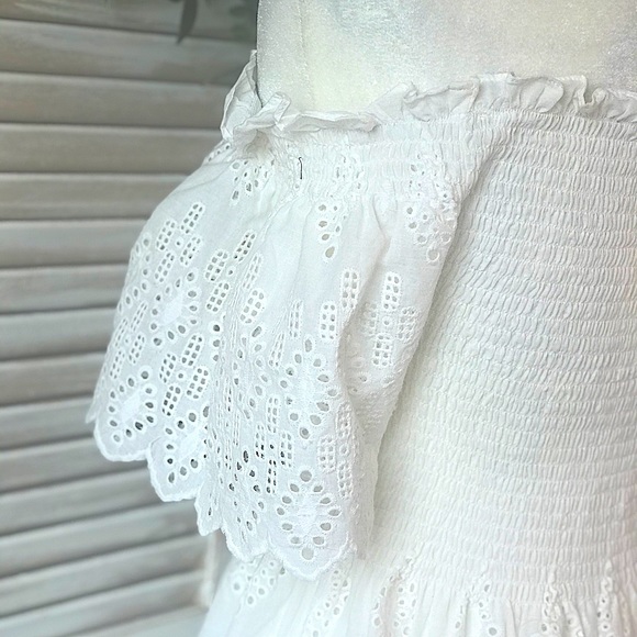 ✴️LAST ONE✴️ CURVY SMOCKED OFF-SHOULDER EYELET TOP - Picture 5 of 6